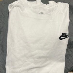 Nike men’s small short sleeve tee in new condition without tags